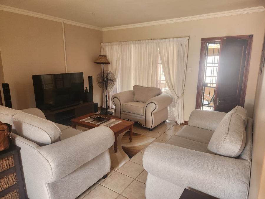 To Let 3 Bedroom Property for Rent in Pentagon Park Free State